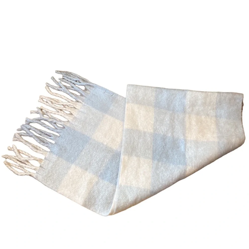 NWOT Steve Madden Fringed Blanket Scarf